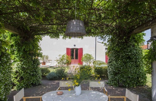Lari Villa | Stunning private villa for 9 people with WIFI, TV and patio