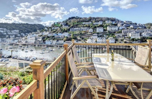 Looe Villa | Stunning private villa for 8 people with TV, patio, pets allowed and parking