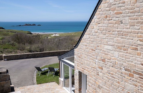 Plouarzel House | Stunning private villa for 8 guests with WIFI, TV, terrace and pets allowed