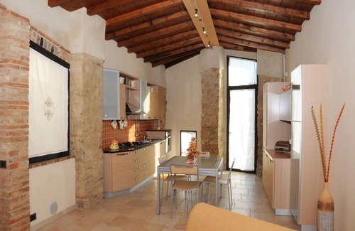 Asciano Villa | Stunning private villa for 4 guests with A/C, WIFI, pool, TV and terrace