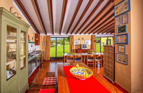 Porrena Villa | Stunning private villa with private pool, WIFI, TV, patio, pets allowed and panoramic view