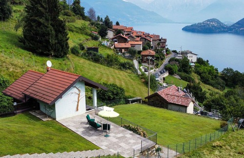 Cremia House | Stunning private villa for 4 people with WIFI, TV, balcony, pets allowed and parking