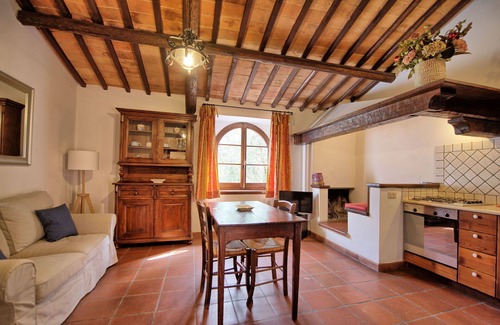 Cetona Villa | Stunning private villa for 20 guests with WIFI, A/C, private pool, TV, patio and panoramic view