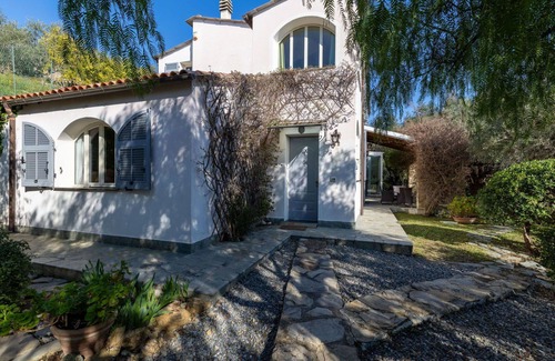Artallo Villa | Stunning private villa for 5 guests with A/C, WIFI, TV, patio and panoramic view