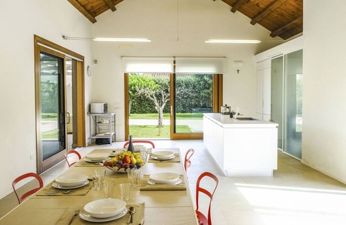 Marsala Villa | Stunning private villa for 9 people with private pool, A/C, WIFI, TV and parking