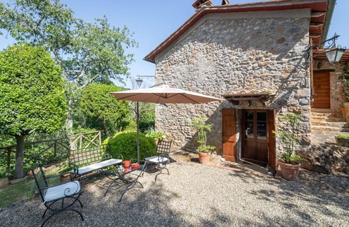 Monticiano Villa | Stunning private villa for 6 guests with private pool, WIFI, TV, patio, pets allowed and parking