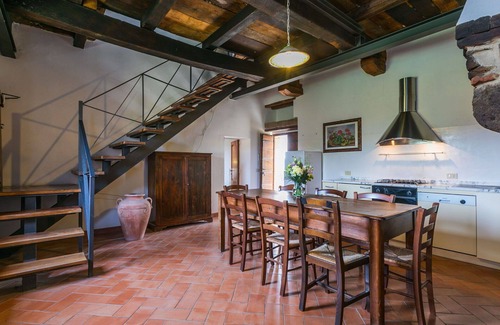 Sorano House | Stunning private villa for 22 guests with WIFI, private pool, patio and pets allowed