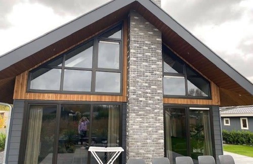 Biddinghuizen House | Stunning private villa for 10 people with WIFI, pool, TV, terrace and parking