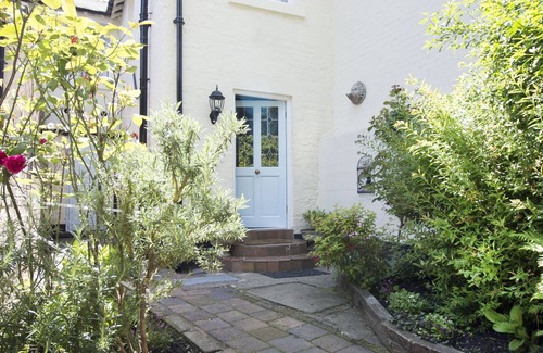 Chester Apartment | Stunning Riverside Apartment with views, central city,free parking, garden