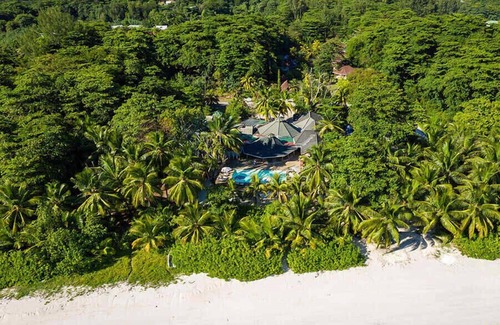 Praslin Island Villa | Stunning Room With Refreshing Pool And Beach View