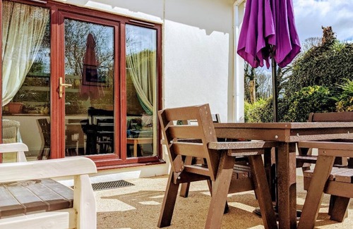 Milford Haven Cottage | Stunning rural cottage central to all Pembrokeshire beaches. Dogs Free. Wifi