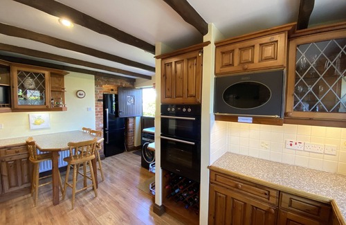 New Forest District House | Stunning Rustic Home with Log Burner, New Forest District