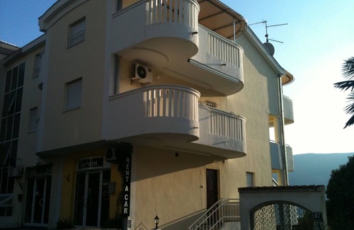 Topla Apartment | Stunning sea view, 50m from the sea, shops,cafes,restaurants,old town