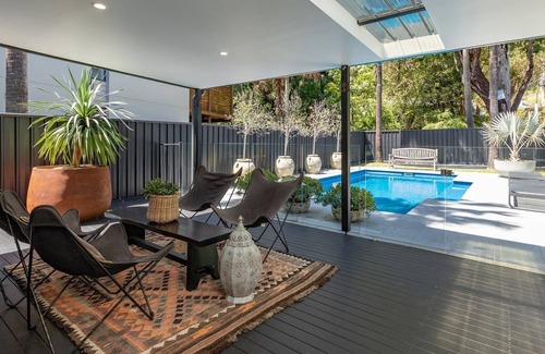 Elizabeth Beach House | Stunning, Sleek and Refined, The Black Beach House is perfection from the time you walk through the