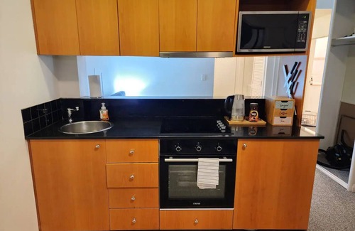 Surry Hills Apartment | Stunning Surry Hills Studio with Pool, Sauna & Gym