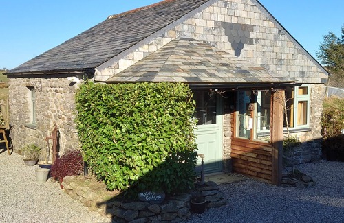 Saint Breward Cottage | Stunning uninterrupted moorland views over lake and Rough Tor