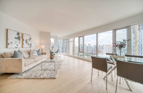 Bay Street Corridor Apartment | Stunning Unit in the Heart of Downtown Toronto with free Parking