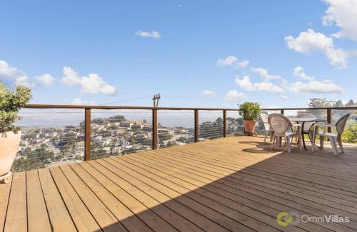 Uptown Brisbane House | Stunning Views by the Bay 2BR