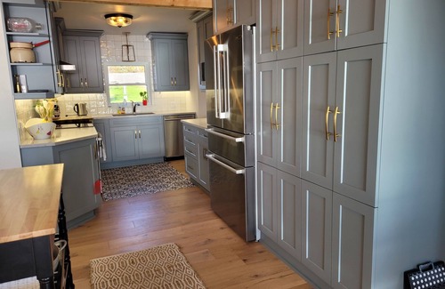 Howe Island House | Stunning views, cottage charm and modern luxury converge in the 1000 Islands!