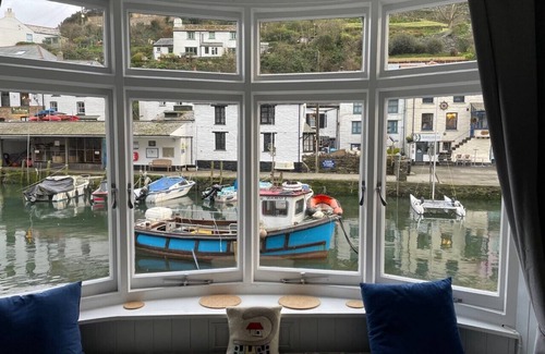 Polperro Cottage | Stunning Views of Polperro Harbour from this Waterfront Cottage. Free Parking.