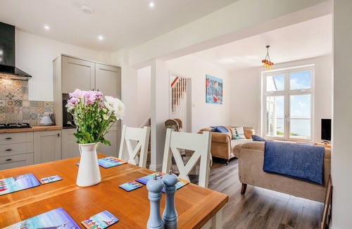Brighton Cottage | Stunning views of the English Channel and Brighton Marina.