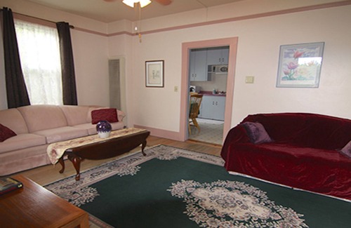 Bisbee House | Stunning Views.Steps to Main Street, Family and Pet-friendly, Free Parking