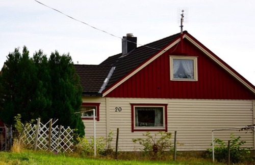 Ulstein Municipality House | Stunning views to the mountains and sea, sleeps 6people.