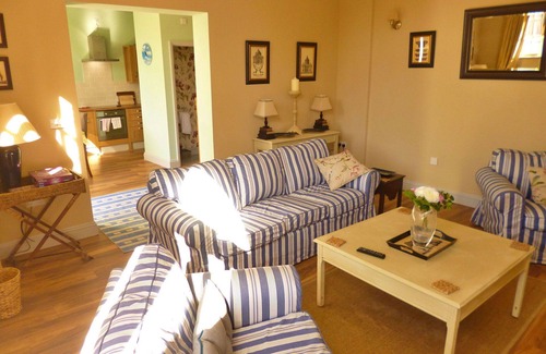 Breedon on the Hill House | Stunning villa for 4 guests with WIFI, TV and pets allowed