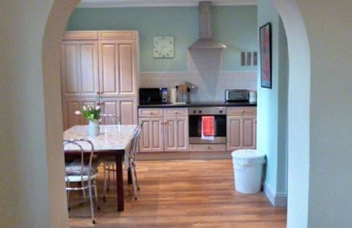 Breedon on the Hill House | Stunning villa for 4 guests with WIFI, TV and pets allowed