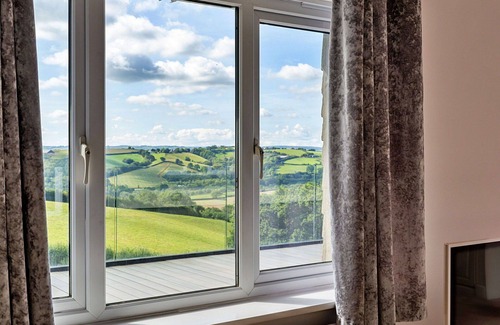 Newton Saint Cyres House | Stunning villa for 10 people with WIFI, terrace and pets allowed