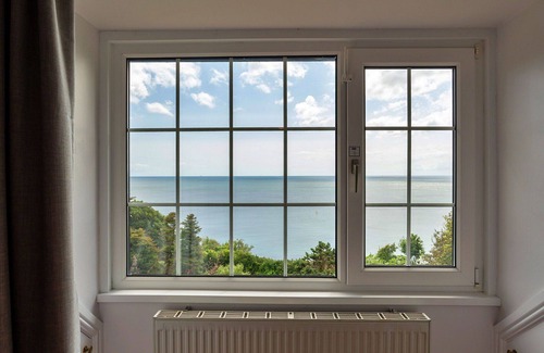 Coverack House | Stunning villa for 13 guests with WIFI and terrace