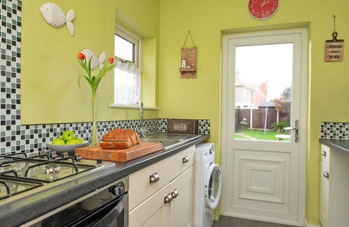 Kinmel Bay House | Stunning villa for 4 guests with WIFI and pets allowed