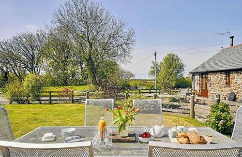 Hartland House | Stunning villa for 6 people with WIFI and pets allowed