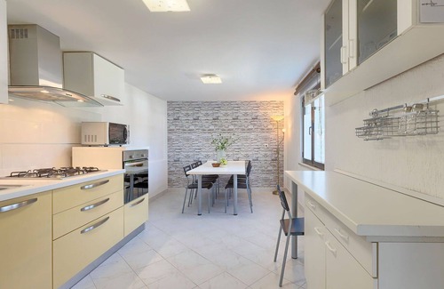 Muzini House | Stunning villa for 7 people with private pool, WIFI, A/C, terrace and pets allowed