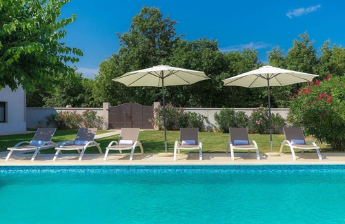 Muzini House | Stunning villa for 7 people with private pool, WIFI, A/C, terrace and pets allowed