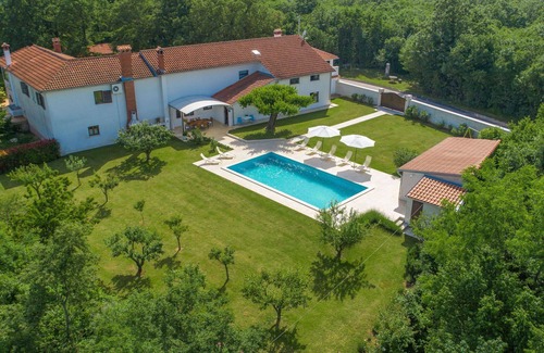 Muzini House | Stunning villa for 7 people with private pool, WIFI, A/C, terrace and pets allowed