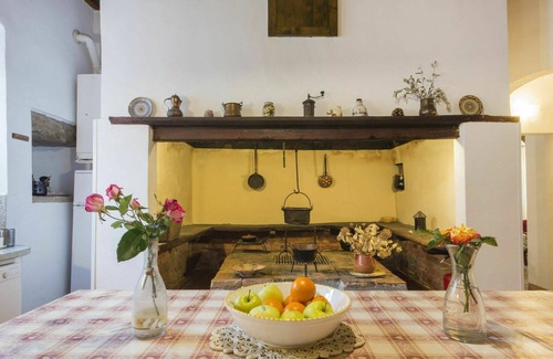 Volterra Villa | Stunning villa for 9 guests with WIFI, private pool, TV, patio, pets allowed and panoramic view