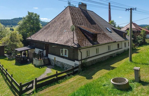 Lenora House | Stunning villa for 11 guests with TV, patio, pets allowed and parking