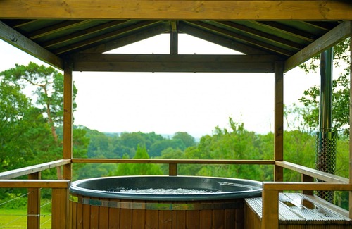 Chiddingstone Hoath House | Stunning villa for 4 guests with WIFI and parking