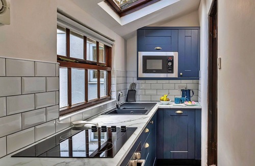 Dolwyddelan House | Stunning villa for 5 guests with hot tub, WIFI and TV