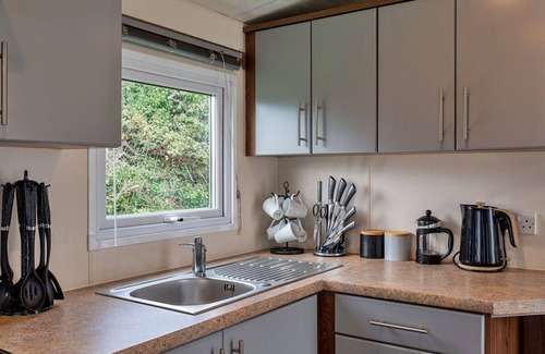 Helston House | Stunning villa for 6 guests with WIFI, pool, terrace and pets allowed