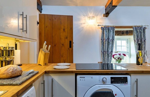 Leek House | Stunning villa for 2 people with WIFI