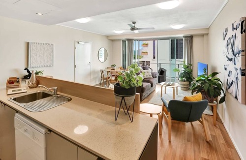Cairns Central Business District Condo | Stunning Waterfront Retreat in the Heart of Cairns