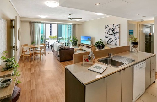 Cairns Central Business District Condo | Stunning Waterfront Retreat in the Heart of Cairns