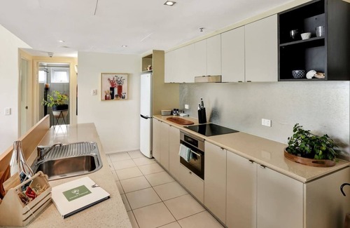 Cairns Central Business District Condo | Stunning Waterfront Retreat in the Heart of Cairns