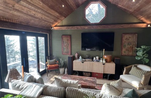 Harpswell Cottage | Stunning Waterfront Designer Hideaway on the Maine Coast!