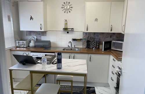 New Cross Apartment | Stunning Welcoming Cosy Apartment in London