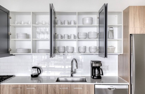 West Loop Apartment | Stunning West Loop 2BR w/Gym & Coworking, nr UIC, by Blueground