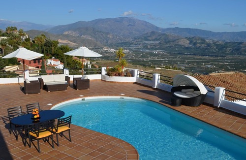 Salobrena Villa | StunningVilla with seaviews, private heated pool