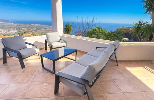 Salobrena Villa | StunningVilla with seaviews, private heated pool